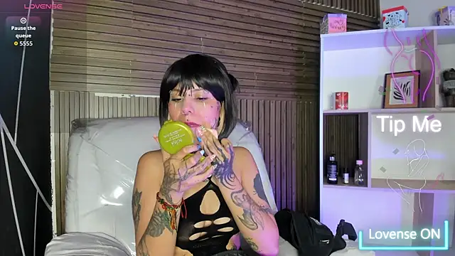 Snapshot of MistressMariam_ chatting on 11-20-25, 09:25 MistressMariam online show from 11-20-25, 09:25