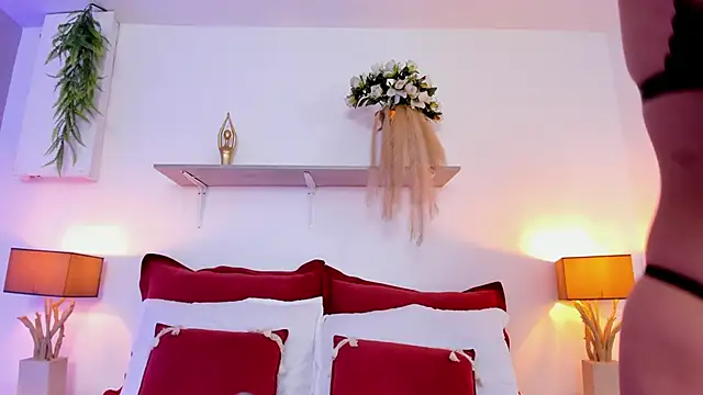 Snapshot of LuciaBenett_ chatting on 11-24-25, 07:13 LuciaBenett online show from 11-24-25, 07:13