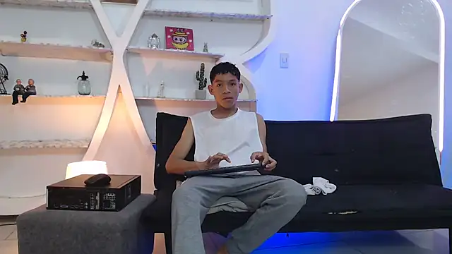 BEAUTY BOYS1 online show from 11-07-25, 07:08