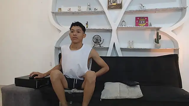 BEAUTY BOYS1 online show from 11-26-25, 07:31