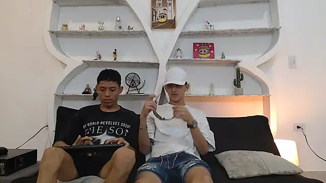 BEAUTY BOYS1 online show from 11-27-25, 07:10