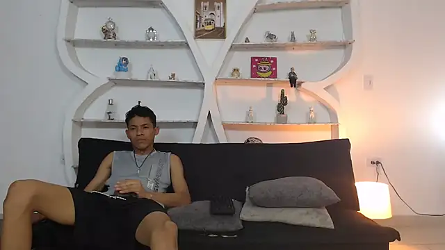 BEAUTY BOYS1 online show from 12-05-25, 07:17