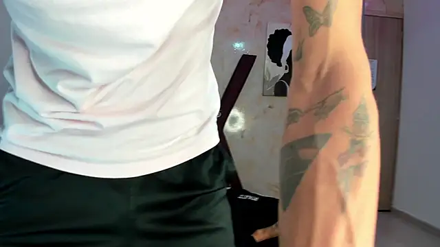 BEAUTY BOYS1 online show from 04-17-26, 02:09