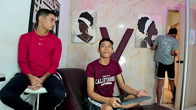 BEAUTY BOYS1 online show from 04-18-26, 01:37