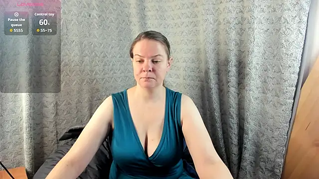 MiaLores online show from 11-12-25, 08:59