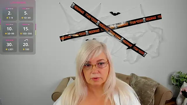 Hella Fabel online show from 10-29-25, 01:08