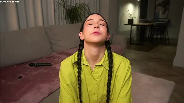 EviaRabasca online show from 11-20-25, 11:32