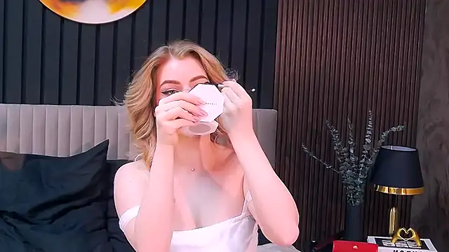 Snapshot of MilanaCeleste chatting on 02-20-26, 10:54 MilanaCeleste online show from 02-20-26, 10:54