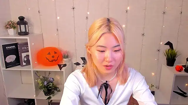 Aisi 18 online show from 10-30-25, 06:04