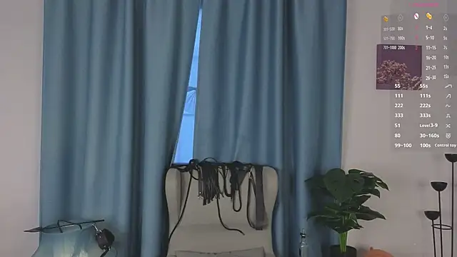 Snapshot of laracroftmansion chatting on 09-25-25, 02:32 laracroftmansion online show from 09-25-25, 02:32