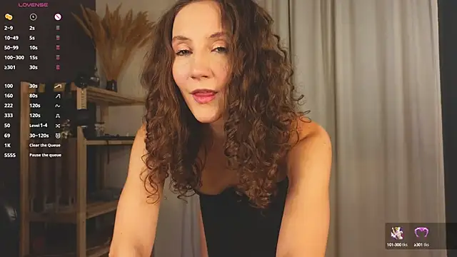 Snapshot of laracroftmansion chatting on 10-01-25, 05:19 laracroftmansion online show from 10-01-25, 05:19