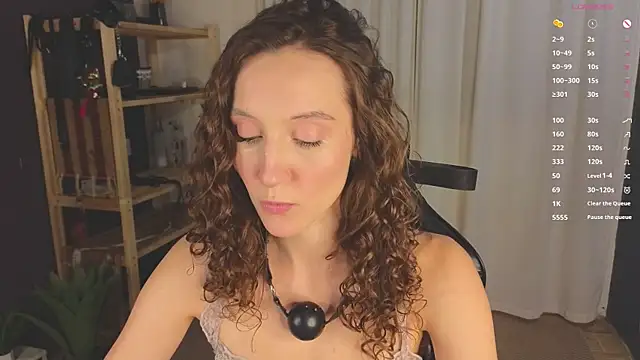 Snapshot of laracroftmansion chatting on 10-02-25, 07:10 laracroftmansion online show from 10-02-25, 07:10