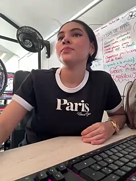 Snapshot of AlinnaRosee_ chatting on 03-03-26, 04:13 AlinnaRosee online show from 03-03-26, 04:13