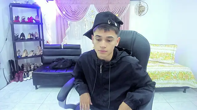 Snapshot of Aron_Boyy chatting on 09-11-25, 07:25 Aron Boyy online show from 09-11-25, 07:25