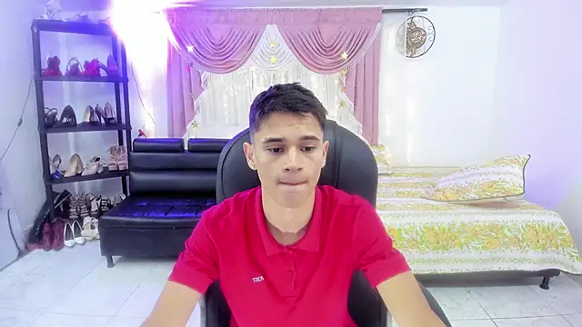 Snapshot of Aron_Boyy chatting on 09-12-25, 07:36 Aron Boyy online show from 09-12-25, 07:36