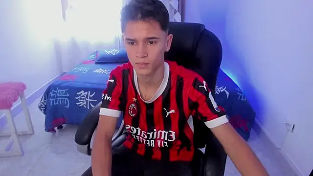 Snapshot of Aron_Boyy chatting on 09-29-25, 08:13 Aron Boyy online show from 09-29-25, 08:13