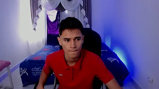 Snapshot of Aron_Boyy chatting on 10-01-25, 08:15 Aron Boyy online show from 10-01-25, 08:15