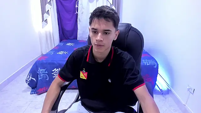 Snapshot of Aron_Boyy chatting on 10-08-25, 07:55 Aron Boyy online show from 10-08-25, 07:55