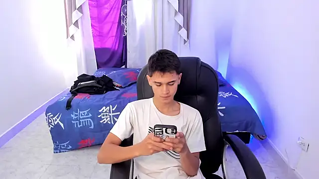 Snapshot of Aron_Boyy chatting on 10-16-25, 07:37 Aron Boyy online show from 10-16-25, 07:37