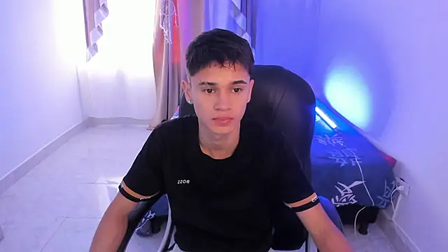 Snapshot of Aron_Boyy chatting on 11-10-25, 08:19 Aron Boyy online show from 11-10-25, 08:19