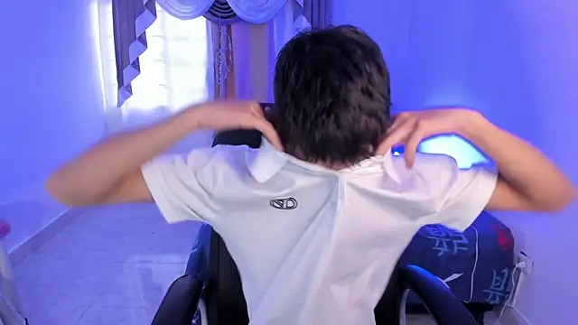 Snapshot of Aron_Boyy chatting on 11-12-25, 08:41 Aron Boyy online show from 11-12-25, 08:41