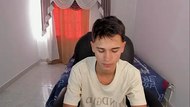 Snapshot of Aron_Boyy chatting on 11-21-25, 09:46 Aron Boyy online show from 11-21-25, 09:46