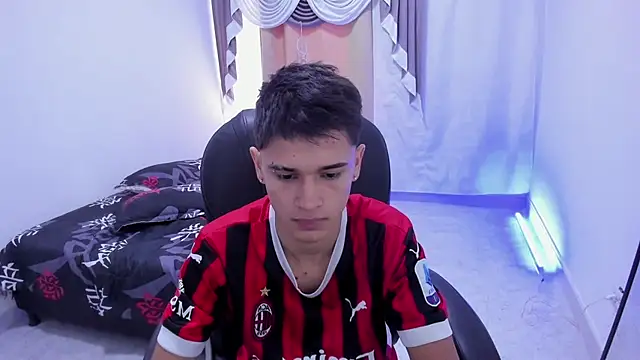 Snapshot of Aron_Boyy chatting on 11-28-25, 08:00 Aron Boyy online show from 11-28-25, 08:00