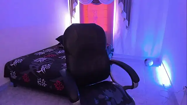 Snapshot of Aron_Boyy chatting on 12-05-25, 07:43 Aron Boyy online show from 12-05-25, 07:43