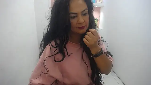 Snapshot of FunnyMatureXxX chatting on 12-14-25, 06:23 FunnyMatureXxX online show from 12-14-25, 06:23