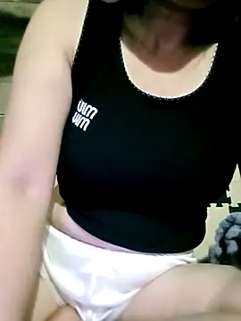 Snapshot of Surrilove chatting on 12-05-25, 04:25 Surrilove online show from 12-05-25, 04:25