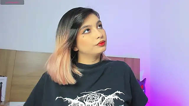 Snapshot of Akatsumi_ chatting on 10-15-25, 09:37 Akatsumi  online show from 10-15-25, 09:37