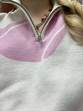 Sky Cutie online show from 10-20-25, 04:24