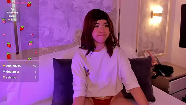 doll eyees  online show from 11-15-25, 02:35