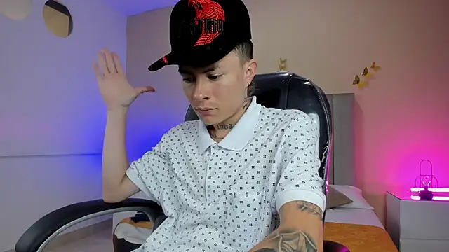 Nascary Fox online show from 04-15-26, 03:19