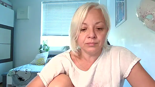 Linsy Kim online show from 09-20-25, 07:20