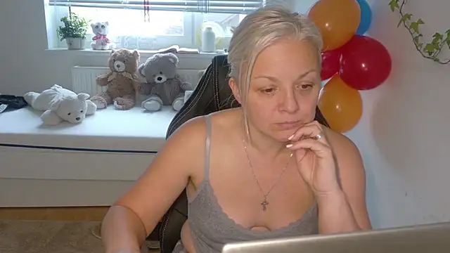 Linsy Kim online show from 12-14-25, 09:03