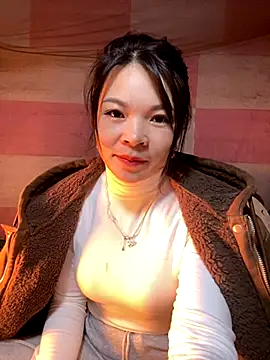 Snapshot of Aminotran chatting on 11-28-25, 01:58 Aminotran online show from 11-28-25, 01:58