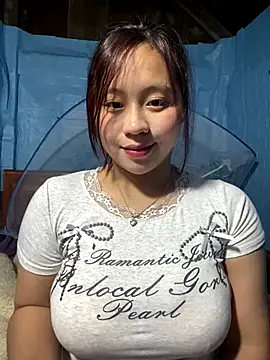 Snapshot of maianhcute chatting on 12-18-25, 01:28 maianhcute online show from 12-18-25, 01:28