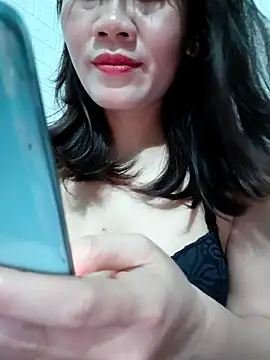 Snapshot of Singlemom69x chatting on 06-05-26, 02:51 Singlemom69x online show from 06-05-26, 02:51