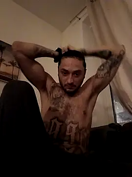 Snapshot of Woodern chatting on 11-26-25, 12:55 Woodern online show from 11-26-25, 12:55