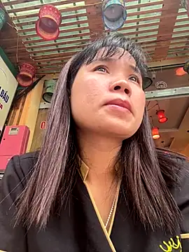 Snapshot of Ngoc-bbi chatting on 09-13-25, 06:46 Ngoc-bbi online show from 09-13-25, 06:46