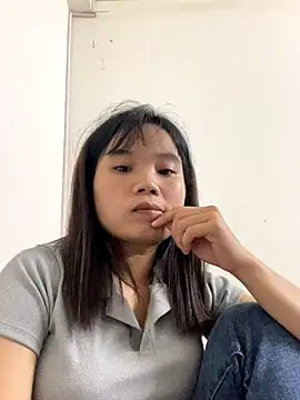 Snapshot of Ngoc-bbi chatting on 09-30-25, 05:18 Ngoc-bbi online show from 09-30-25, 05:18