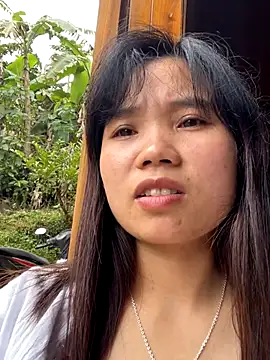 Snapshot of Ngoc-bbi chatting on 10-15-25, 05:29 Ngoc-bbi online show from 10-15-25, 05:29