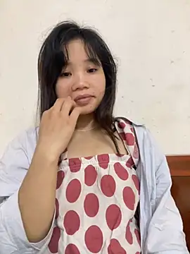 Snapshot of Ngoc-bbi chatting on 10-16-25, 10:38 Ngoc-bbi online show from 10-16-25, 10:38