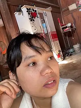 Snapshot of Ngoc-bbi chatting on 10-18-25, 02:36 Ngoc-bbi online show from 10-18-25, 02:36