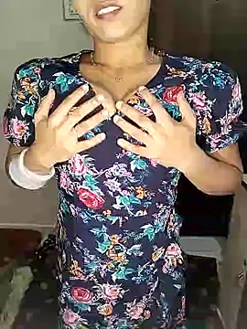 Snapshot of Savita2310 chatting on 11-12-25, 05:35 Savita2310 online show from 11-12-25, 05:35