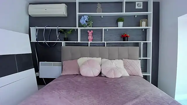 SabrinaSharm online show from 09-23-25, 12:08