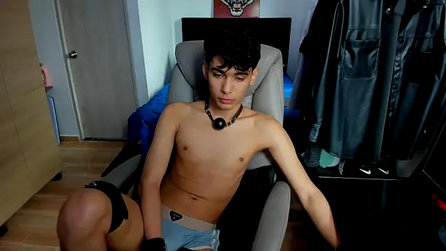Snapshot of AliottTwink chatting on 07-01-26, 01:02 AliottTwink online show from 07-01-26, 01:02