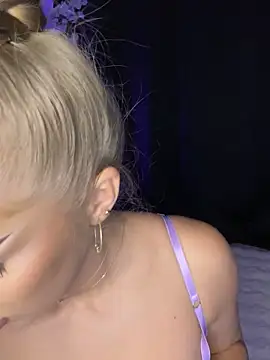 AubrieleRouj1 online show from 09-30-25, 03:50