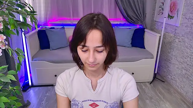 Snapshot of EmilySwonn chatting on 09-18-25, 03:58 EmilySwonn online show from 09-18-25, 03:58